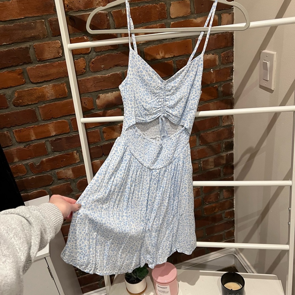 FRONT CUT OUT BLUE FLORAL ROMPER